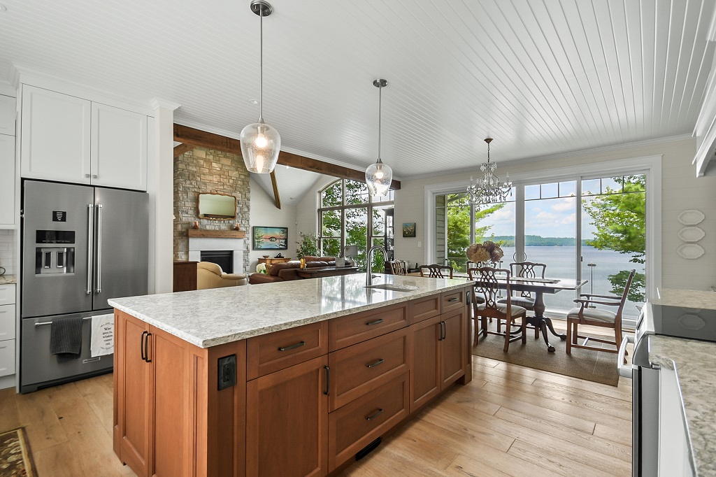 624 MUSKOKA ROAD 10-12