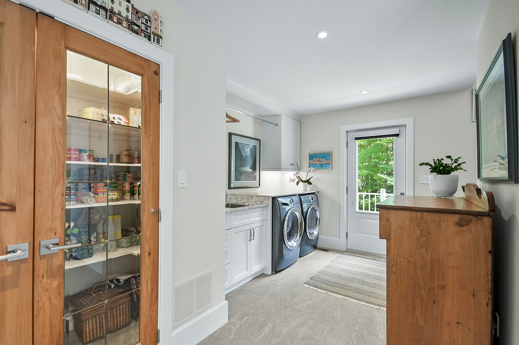 624 MUSKOKA ROAD 10-13