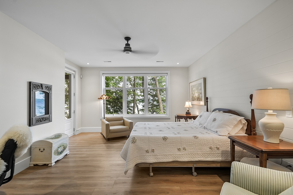 624 MUSKOKA ROAD 10-18