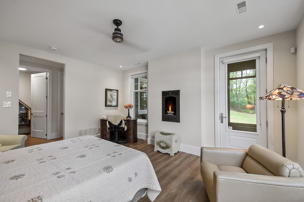 624 MUSKOKA ROAD 10-19