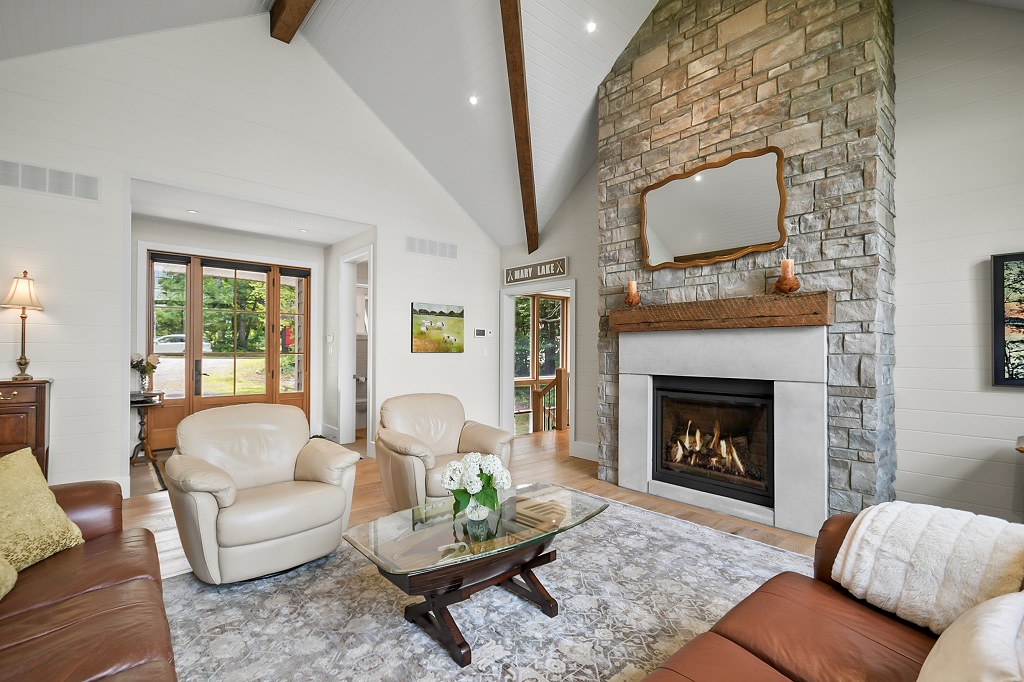 624 MUSKOKA ROAD 10-2