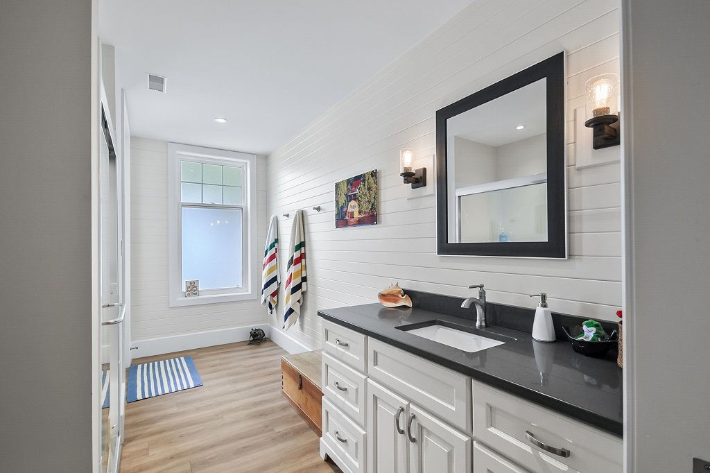 624 MUSKOKA ROAD 10-22