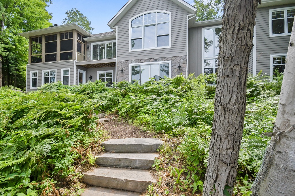 624 MUSKOKA ROAD 10-37